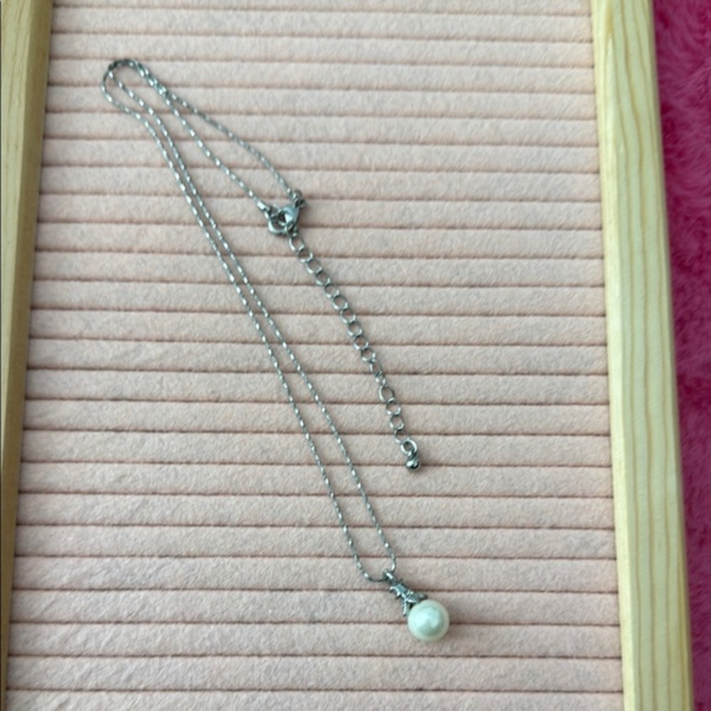 Vintage Silver and White Necklace with Minimalist Design